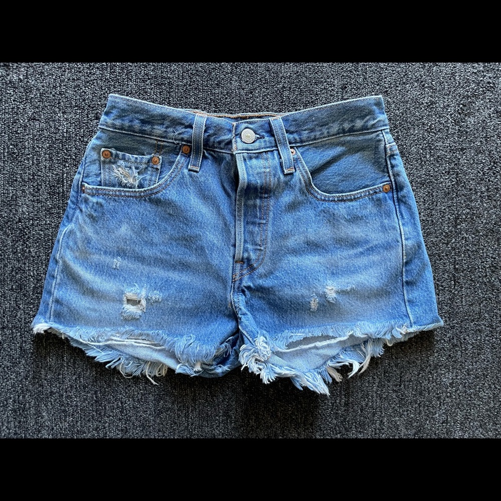 Levi’s 501 cutoff shorts 25
